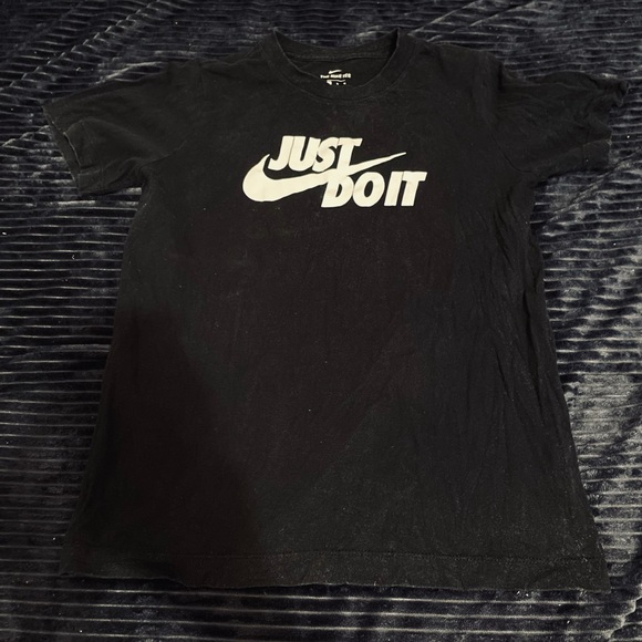 “just do it” Nike shirt - Picture 1 of 2